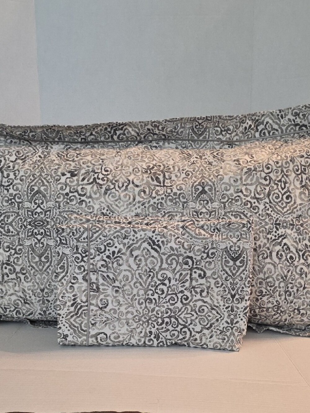 IKEA ÄNGSKLOCKA White Gray Cotton King Pillow Shams